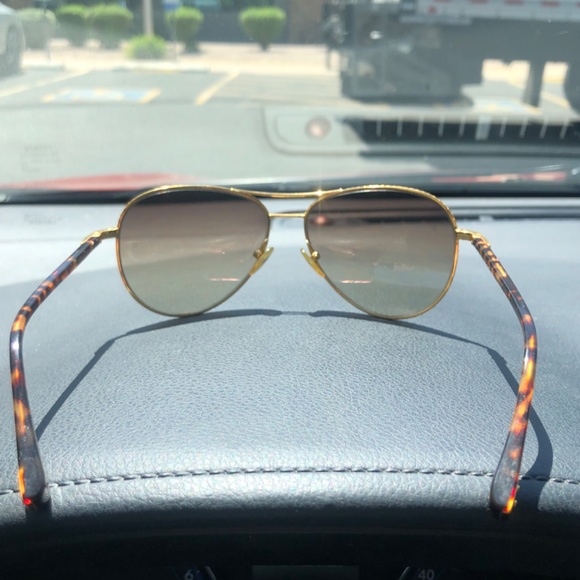 Louis Vuitton Sunglasses (LV) - Picture 9 of 12
